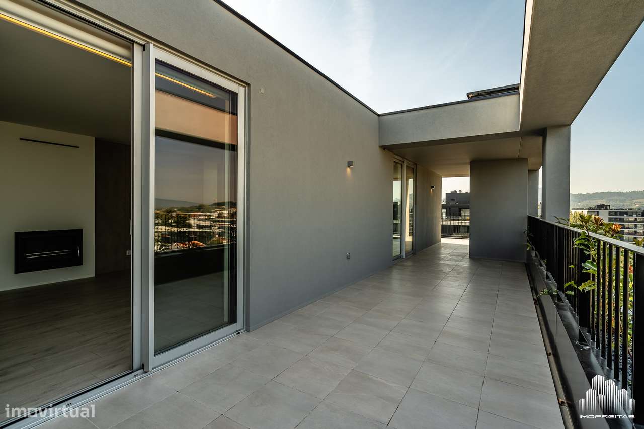 Fantástica Penthouse T4 com três Frentes e um Terraço de 120m2!-14