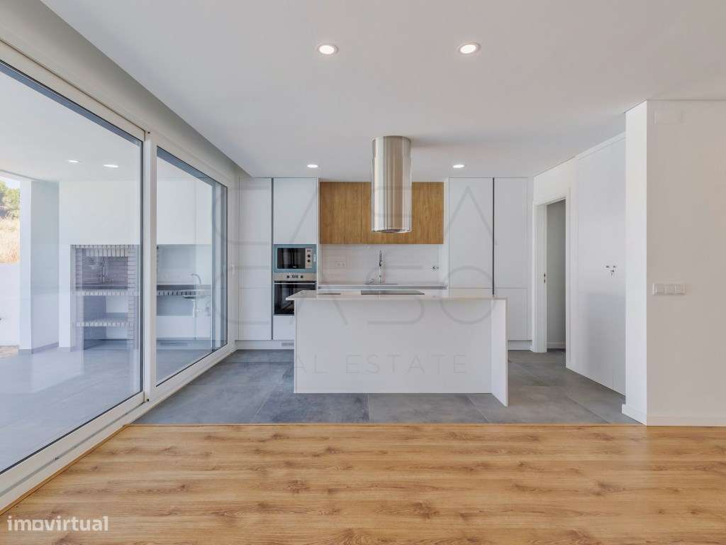 Moradia nova com garagem, piscina e jardim na Quinta da Amizade - Grande imagem: 4/25