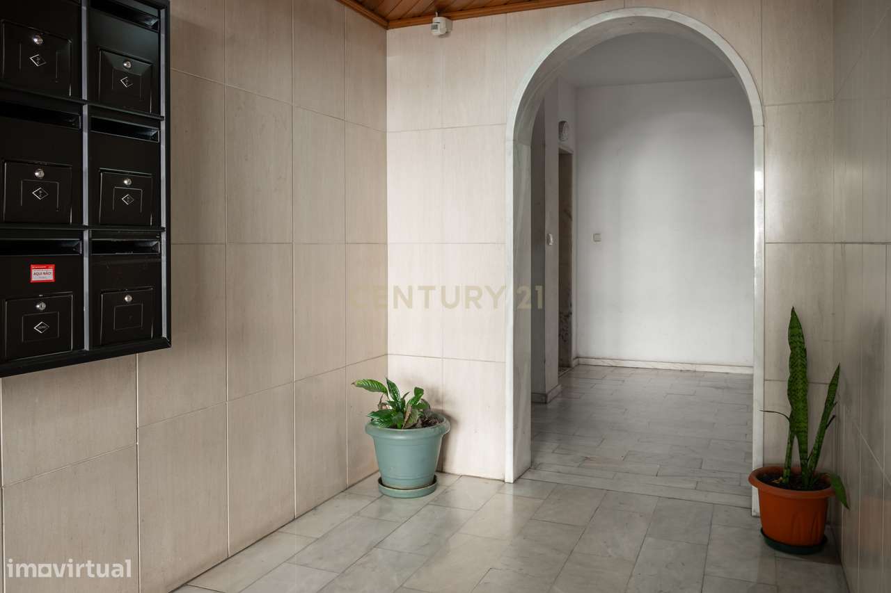 T2 Remodelado na Tapada das Mercês - Sintra-32