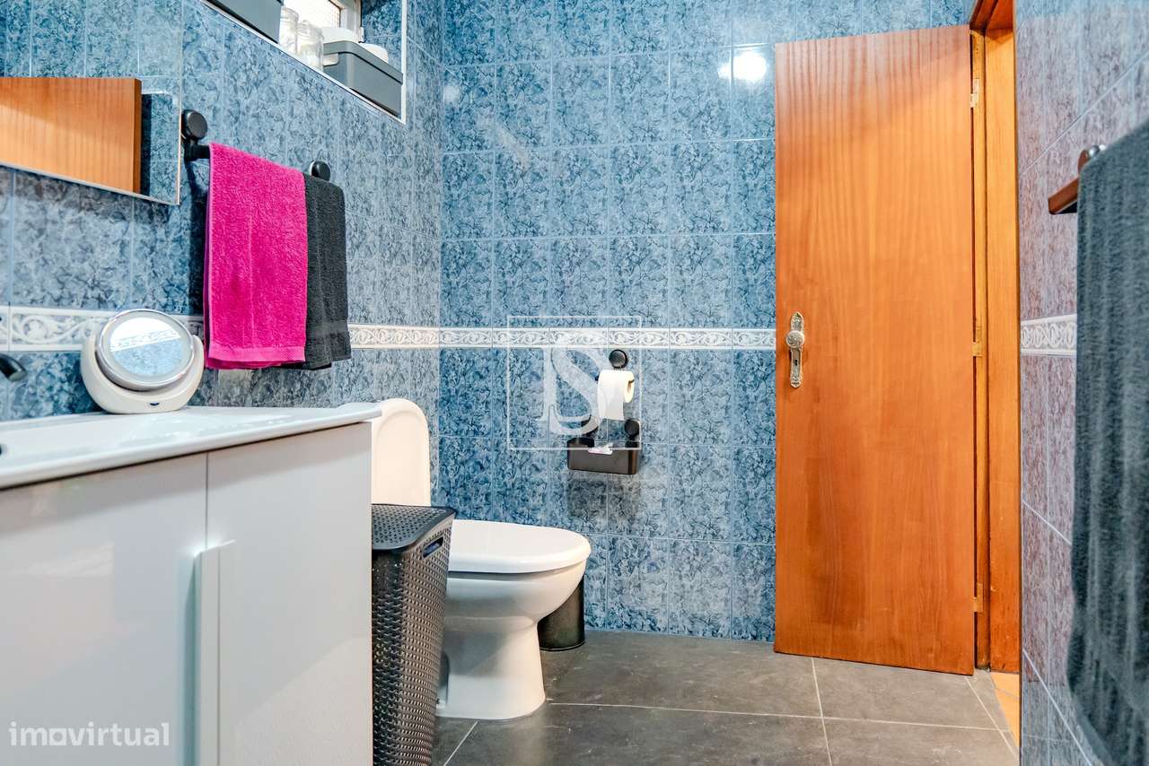 Moradia Renovada com Terraço e Vista Campo em Lamarosa-11