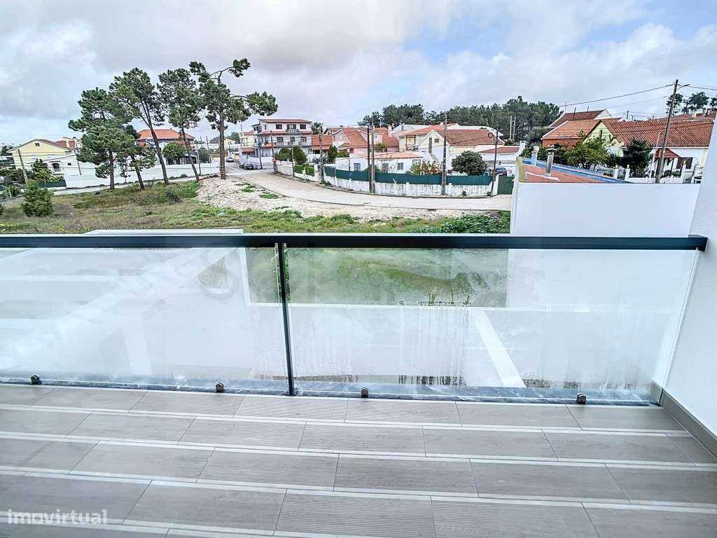 Moradia T3 duplex no centro de Fernão Ferro-27