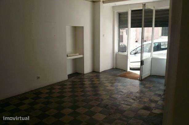 CL1183 - Loja, para Venda por 440.000 € Rua das Flores-5