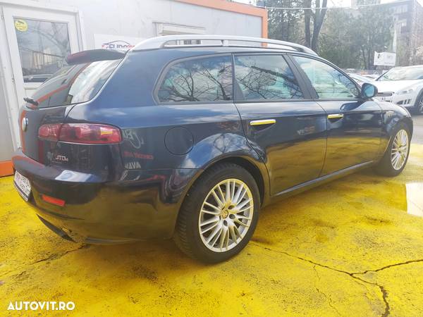 Alfa Romeo 159 Sportwagon 1.9 JTDM 16V DPF Q-Tronic Elegante - 6