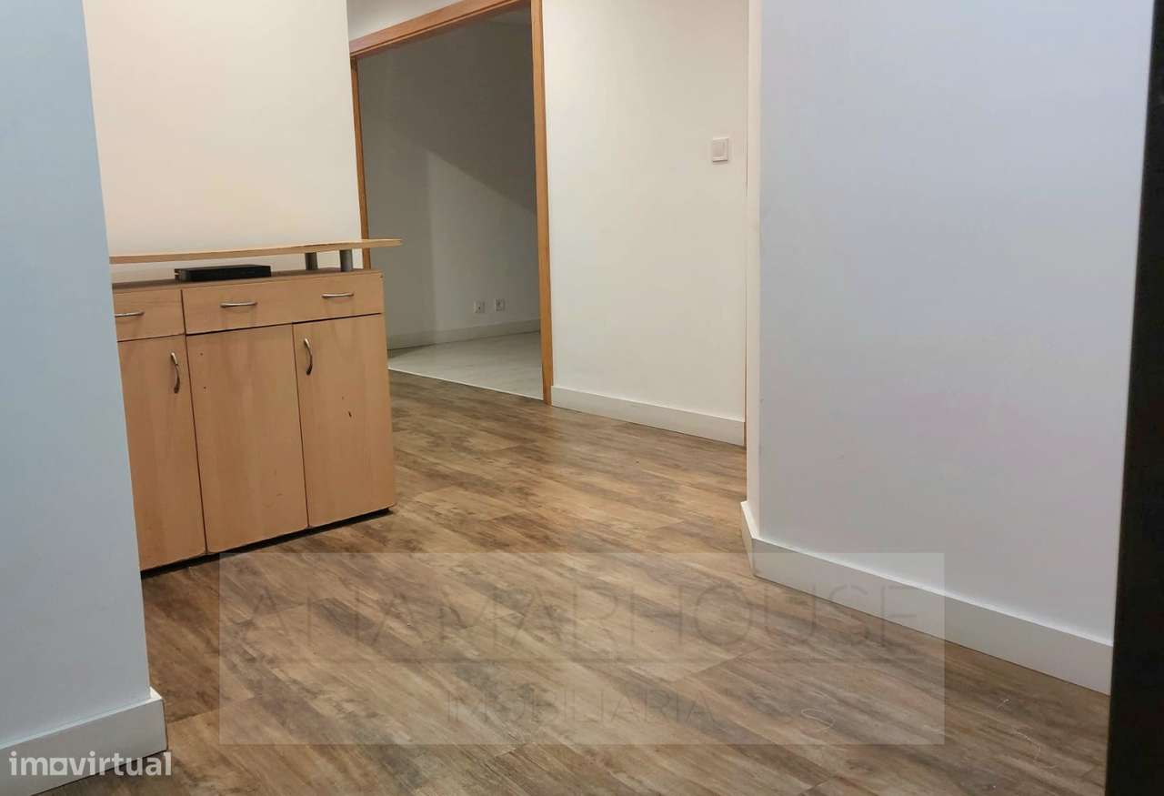 T3 pronto a habitar com parqueamento e arrecadação na Amadora-18