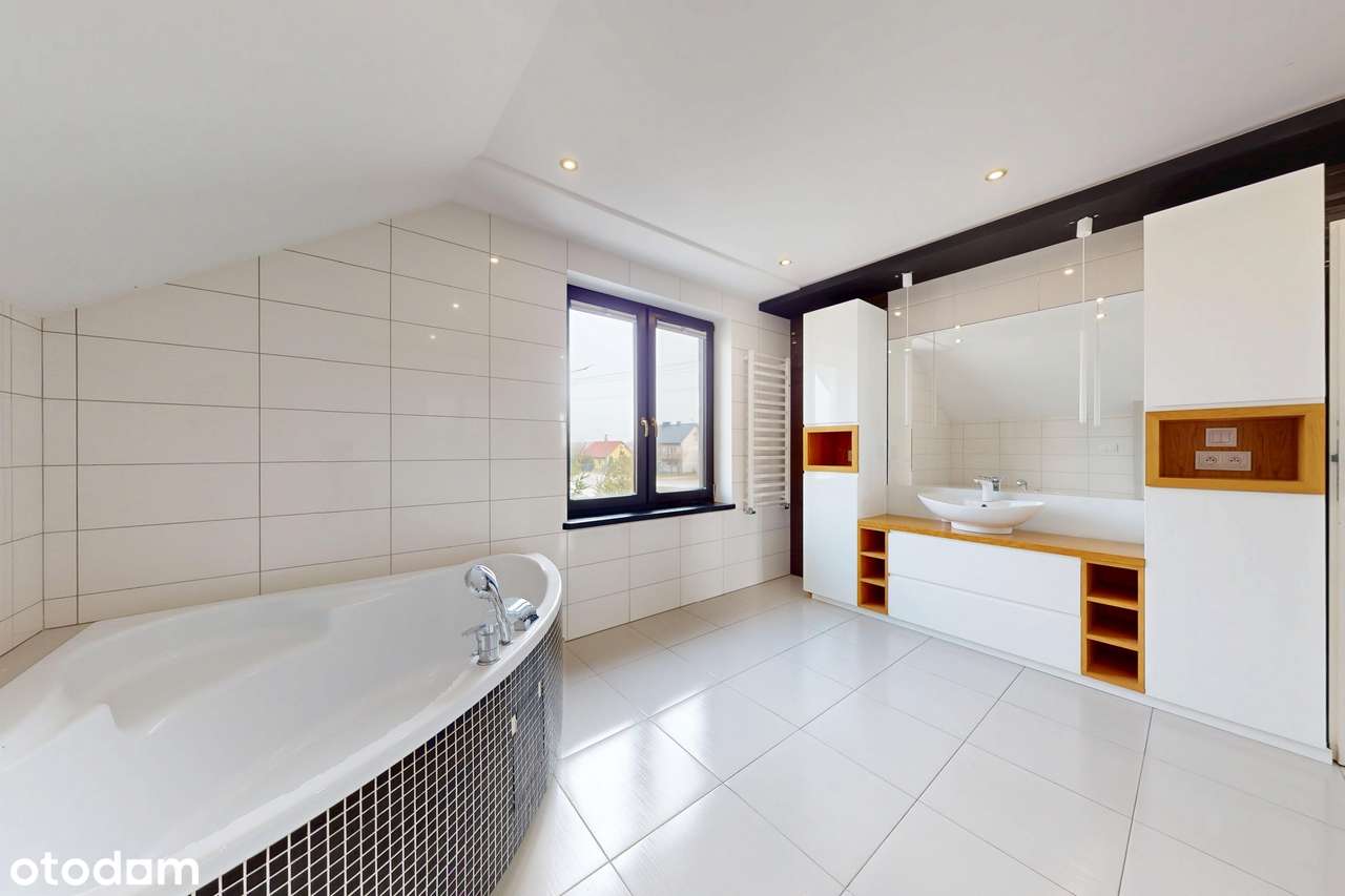 *Dom wolnostojący wykończony, wysoki standard*-9