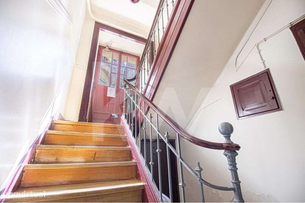 O Seu T1 Renovado e Mobilado com Terraço Privativo – Viver ou Investir - Grande imagem: 4/23