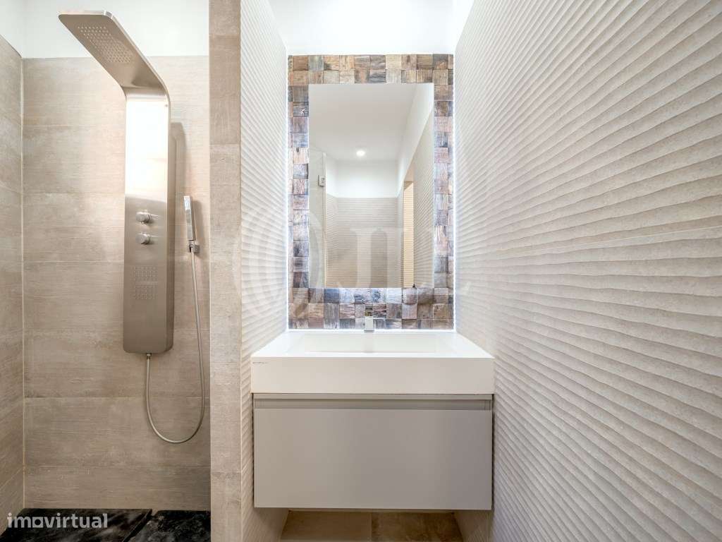 Apartamento T2+2 , renovado, em Alfama, Lisboa-26