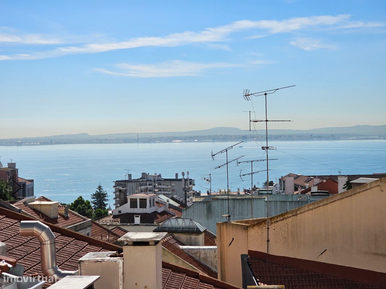 T2+2 em Lisboa com vista Frontal de Rio, terraço 40m2 Espetacular !
