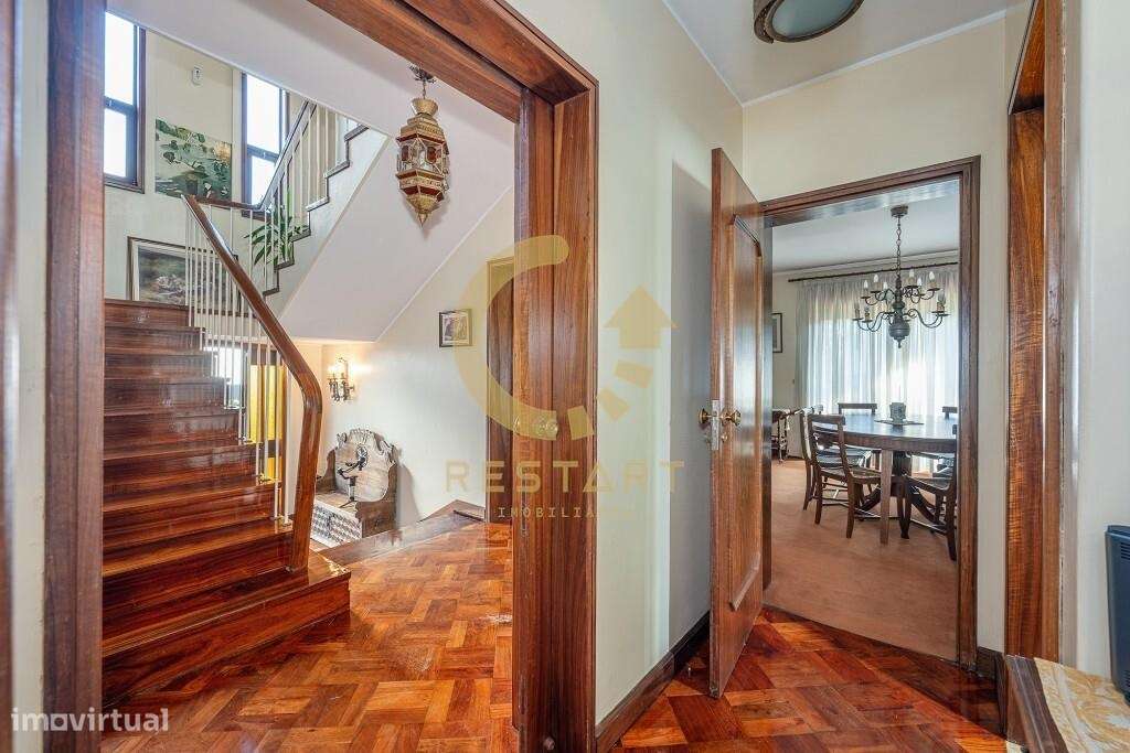 Moradia T5 com piscina e amplo terreno na Avenida de Francelos | Vila-51