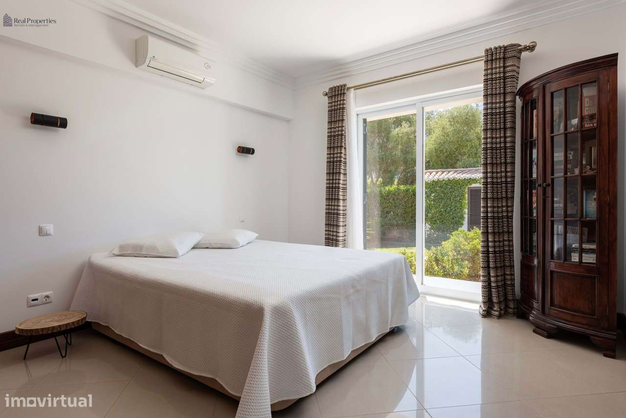 Moradia Térrea T4 Isolada em Albufeira – Um Refúgio de Luz, Conforto e-18