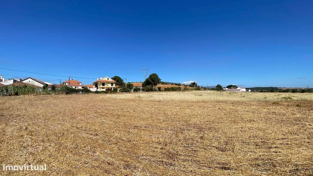 Lote de terreno com 53.162,5m2, localizado a 3Km do Nó do Carregado-4