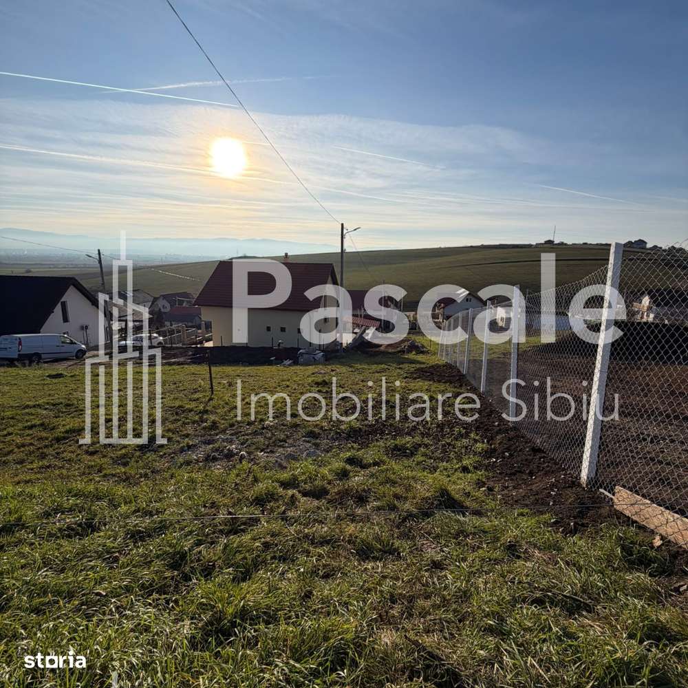 Teren intravilan cu deschidere pe 3 laturi, la intrare in Sura Mare - Imagine principală: 2/4