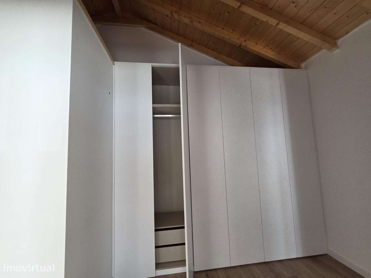 Moradia Térrea T2 totalmente remodelada e Equipada com Pátio-11