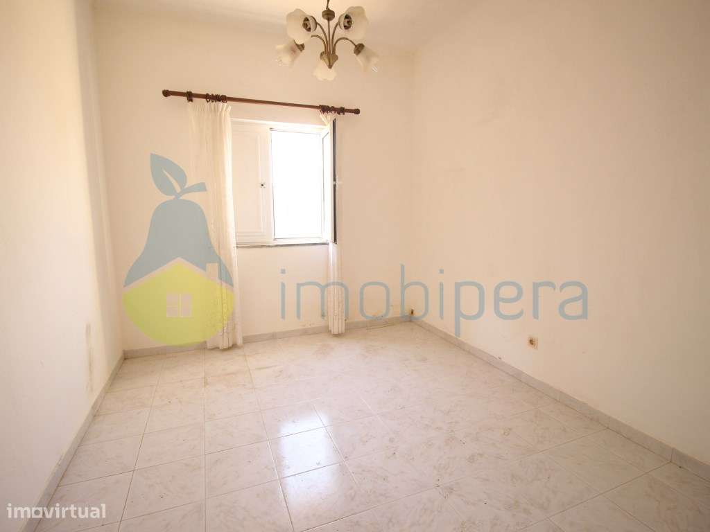 Moradia Isolada T4, térrea, de um só piso, com terreno de 3.540m2.-12