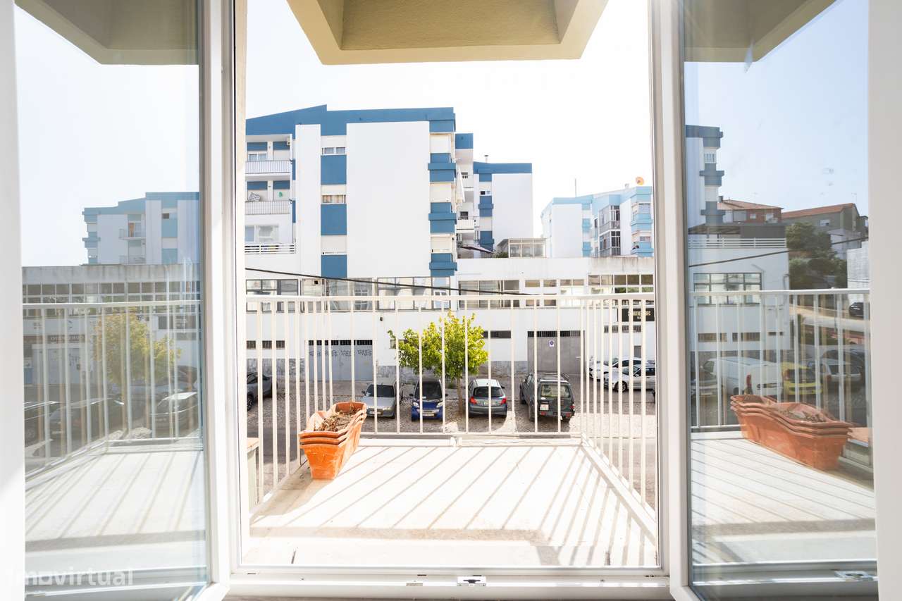 Apartamento Remodelado de 4 Assoalhadas, Feijó/Almada - Grande imagem: 2/19