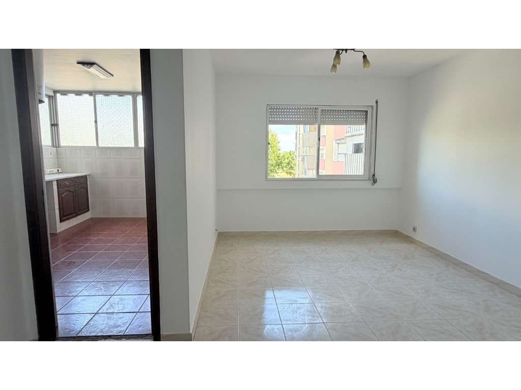 Apartamento T2 - Santo António da Charneca-2