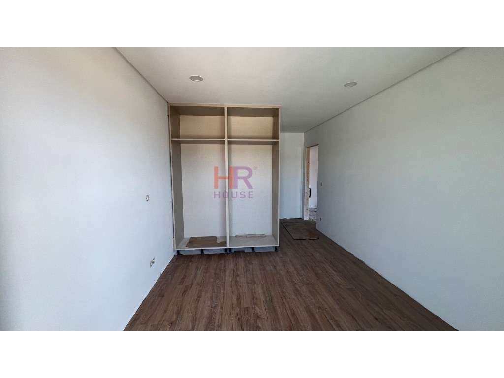Vende-se T2 Ultimo andar - Terraço panorâmico-12
