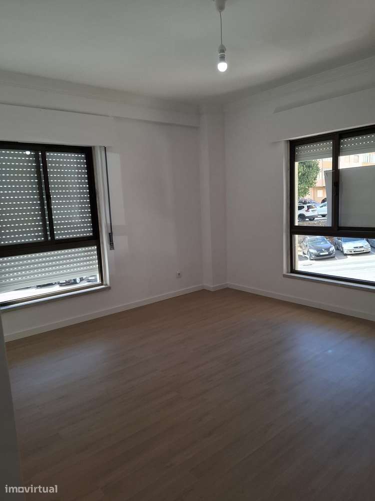 Apartamento T2 com elevador em Sintra-0