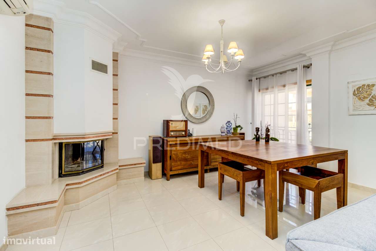 Moradia T5 - Vialonga, garagem p 5 carros, jardim e piscina - Grande imagem: 4/37