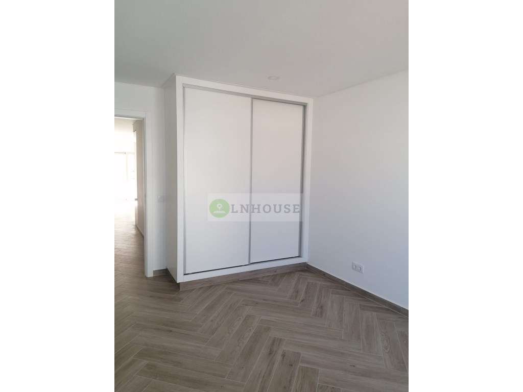 Apartamento de tipologia T1 novo a 250 m da praia de Monte Gordo.-3