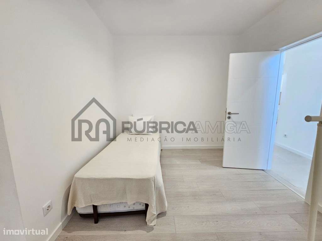 Moradia V2 em Loulé renovada com terraço e logradouro-11