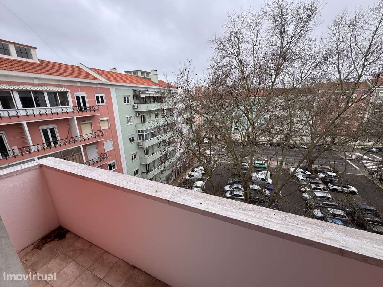 Apartamento T2 com varanda na Av. Mouzinho de Albuquerque em Lisboa - Grande imagem: 5/11