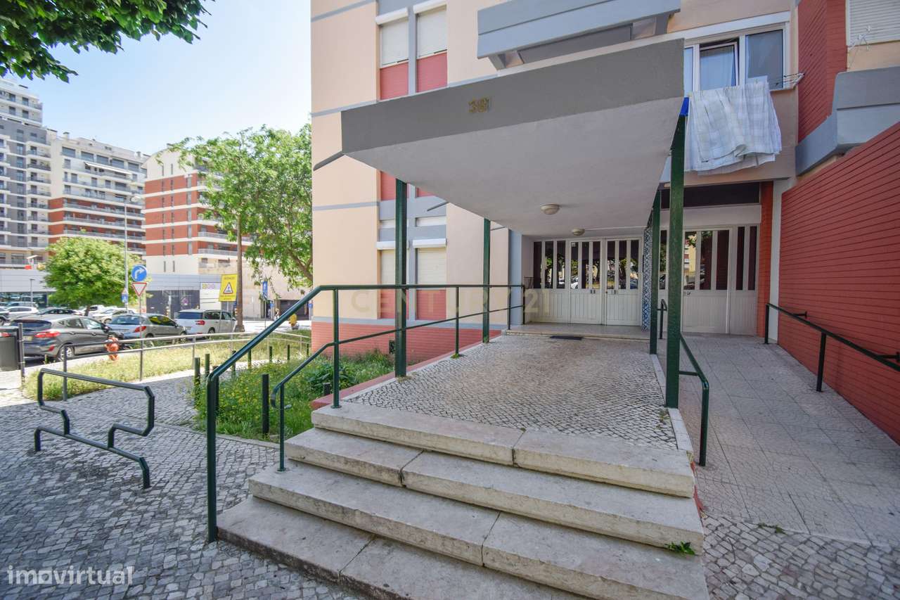 T3 Totalmente Remodelado | Elevador | Localização Central-25