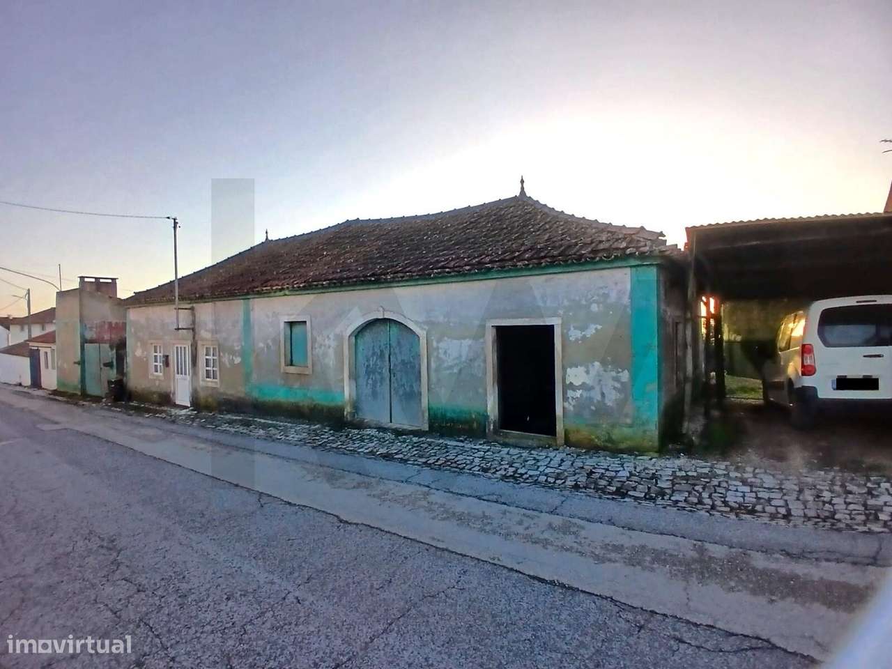 Moradia de Aldeia T2 com Terreno e Adega no Zambujal – Oportunidade de - Grande imagem: 3/18