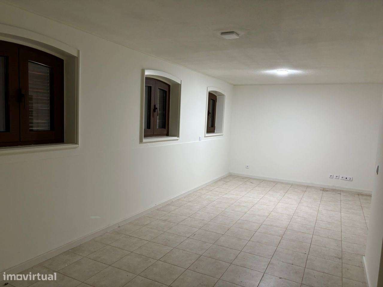 Magnífica Moradia 4 frentes/2 suites/garagem 4 carros/a 350m da praia-18