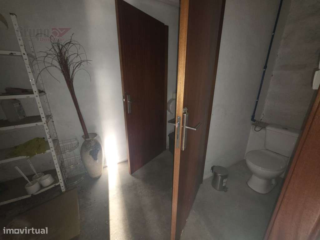 Moradia T3 com Armazém de 300m² - O Equilíbrio Perfeito entre Habit...-31