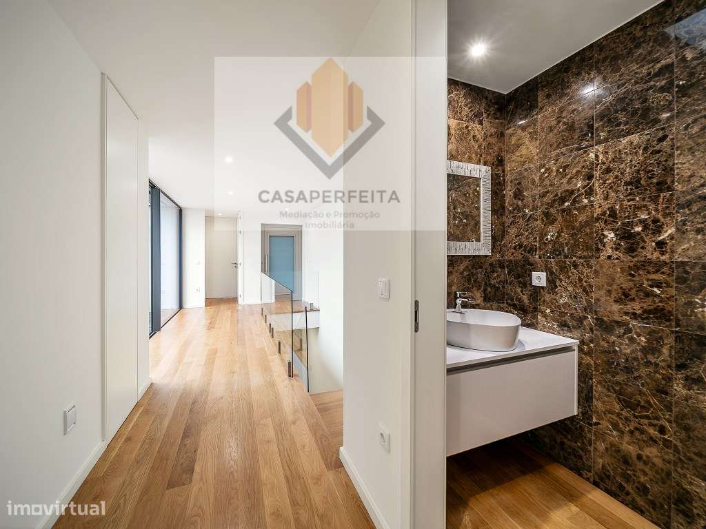 Luxuosa Moradia T4 a 150 metros da Praia - Madalena-46