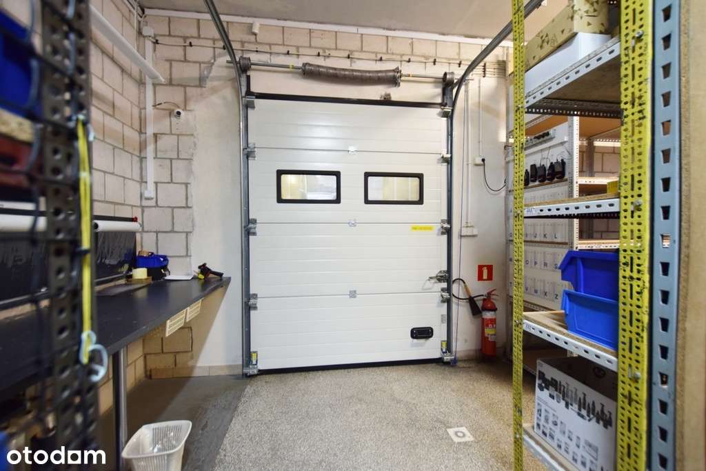 Budynek handlowo-magazynowy z dużym parkingiem-5