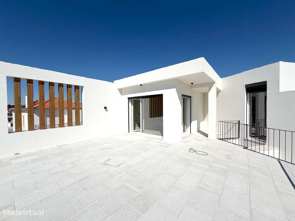 Moradia a Venda em Azeitão com Piscina e Jacuzzi Exterior - Grande imagem: 5/33