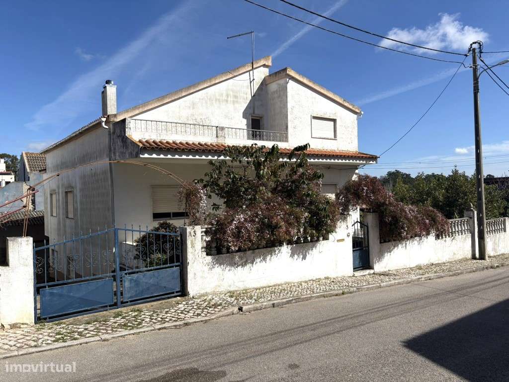 MORADIA PARA RECONSTRUÇÃO - GRANDE POTENCIAL DE VALORIZAÇÃO

Rua ...-0