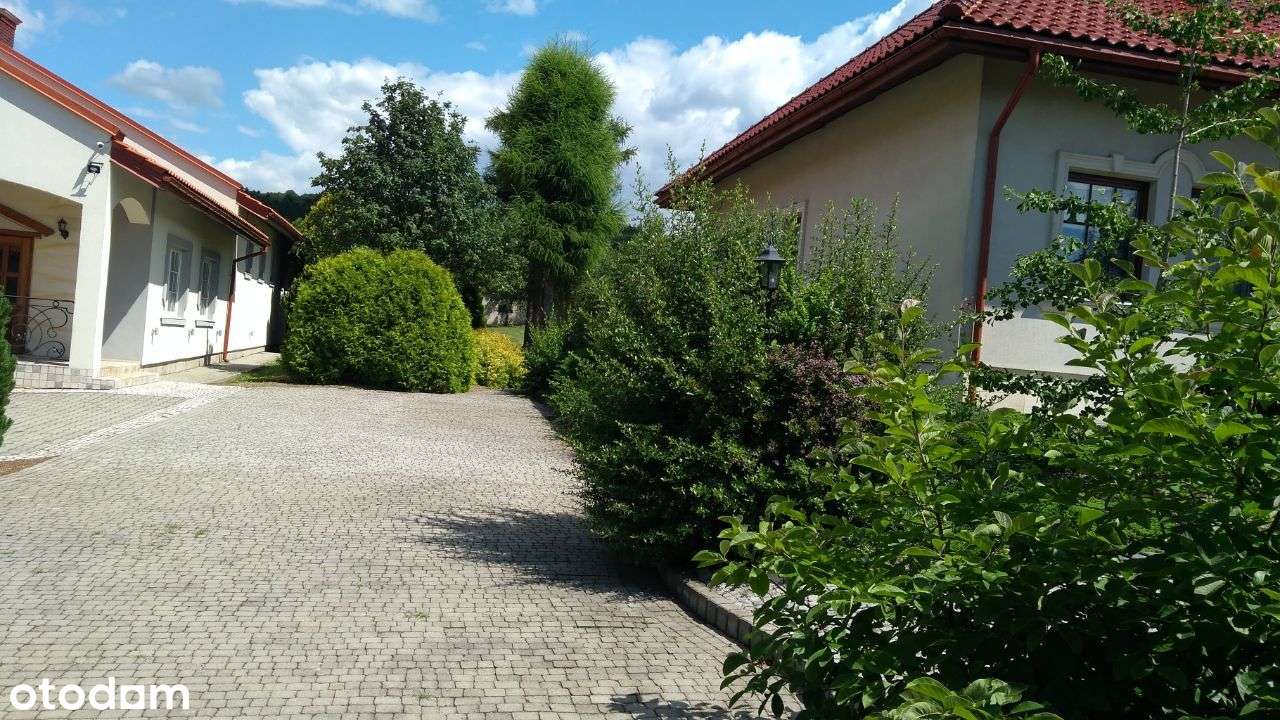 Dom w stylu dworkowym z warsztatem i garażami - Pełny obrazek: 4/20