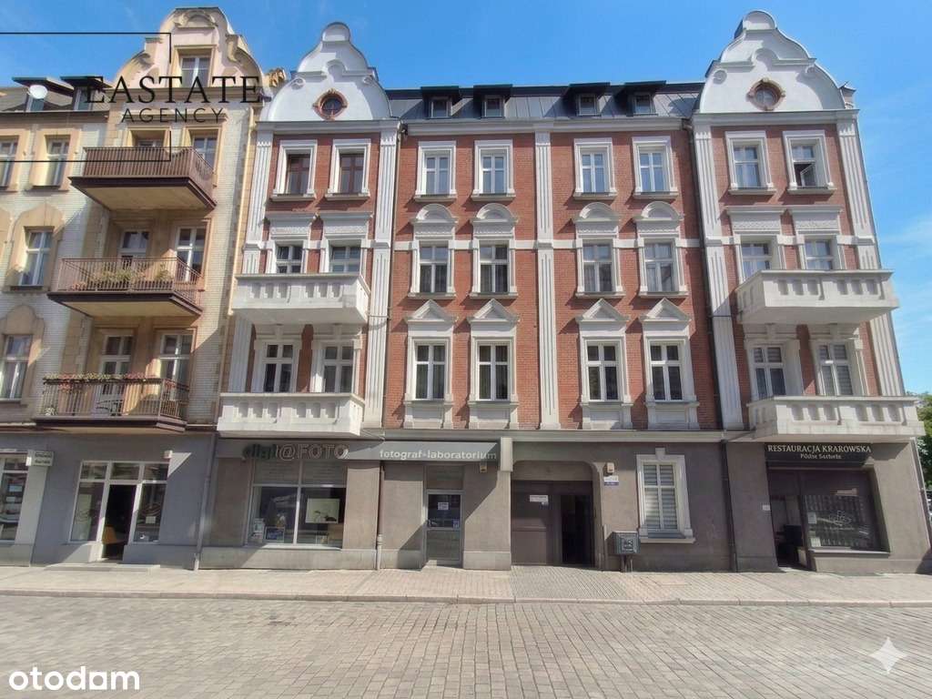Mieszkanie w odnowionej kamienicy z dwoma balkonam