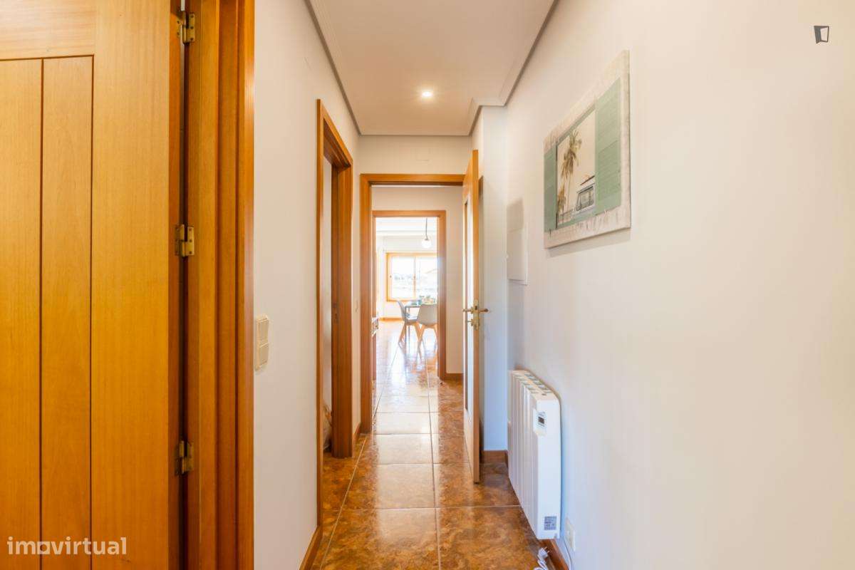 Apartamento com 2 quartos - localizado em Porto - Grande imagem: 4/7