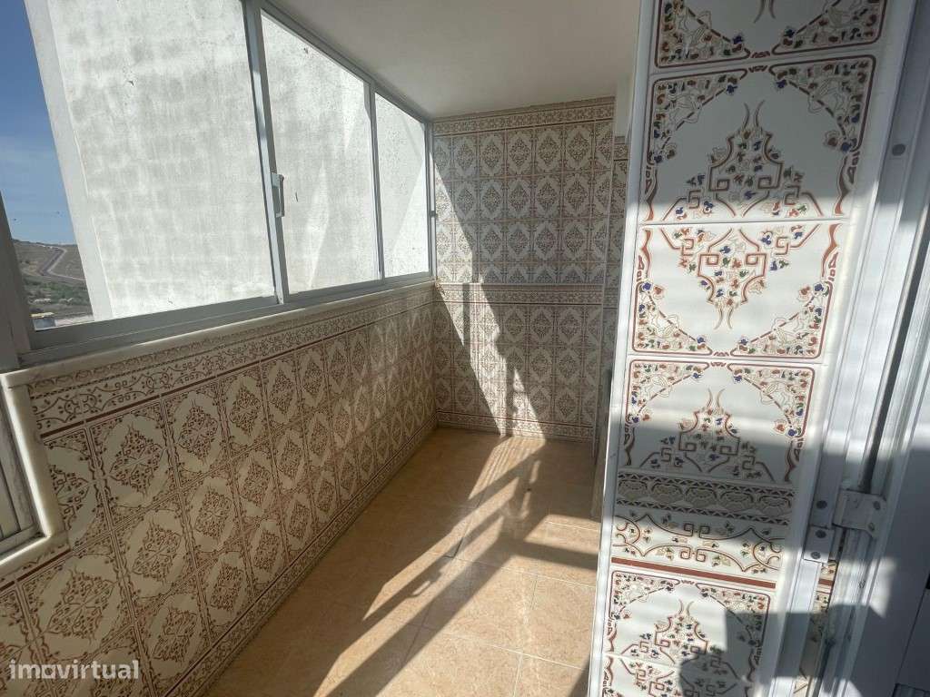 Apartamento T3 com Varanda em Monte Abraão - Uma Oportunidade para ...-8