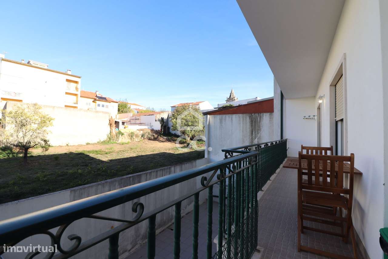 Apartamento T3 com garagem, arrumo e churrasqueira no centro do Avelar-18
