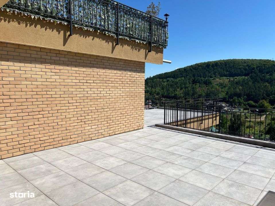 Apartament de 4 camere, 120 mp, terasa de 70 mp, view SUPERB, zona Viv - Imagine principală: 4/19