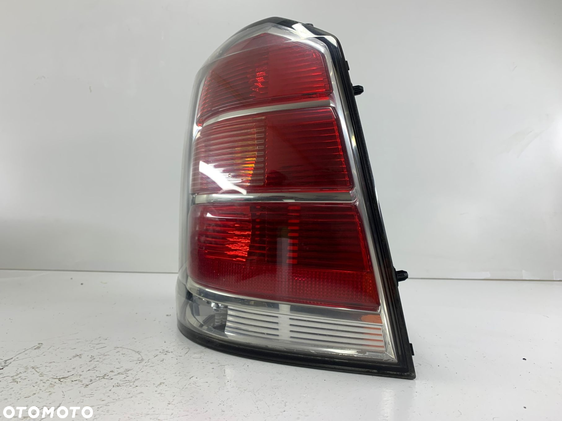 OPEL ZAFIRA B LAMPA PRAWA TYŁ 24451843 ŁADNA - 2