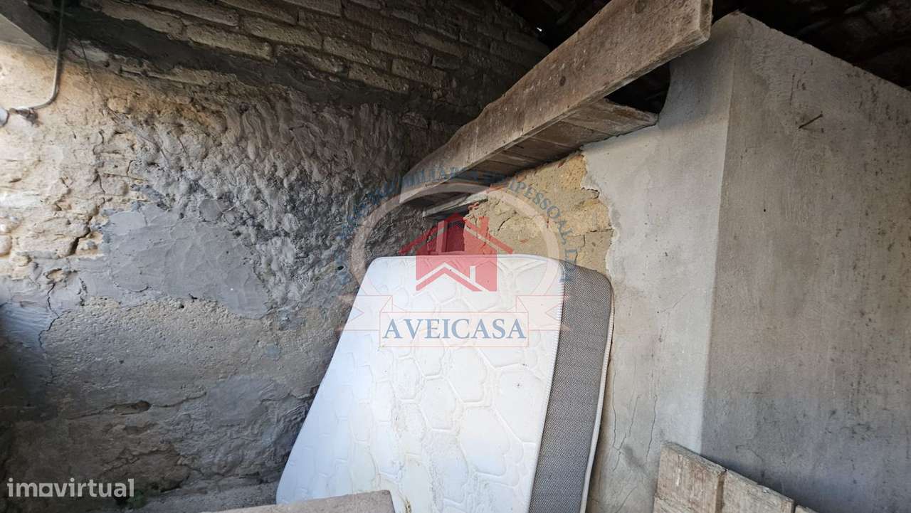 CASA GANDARESA EM VERDEMILHO PARA RECUPERAR-40