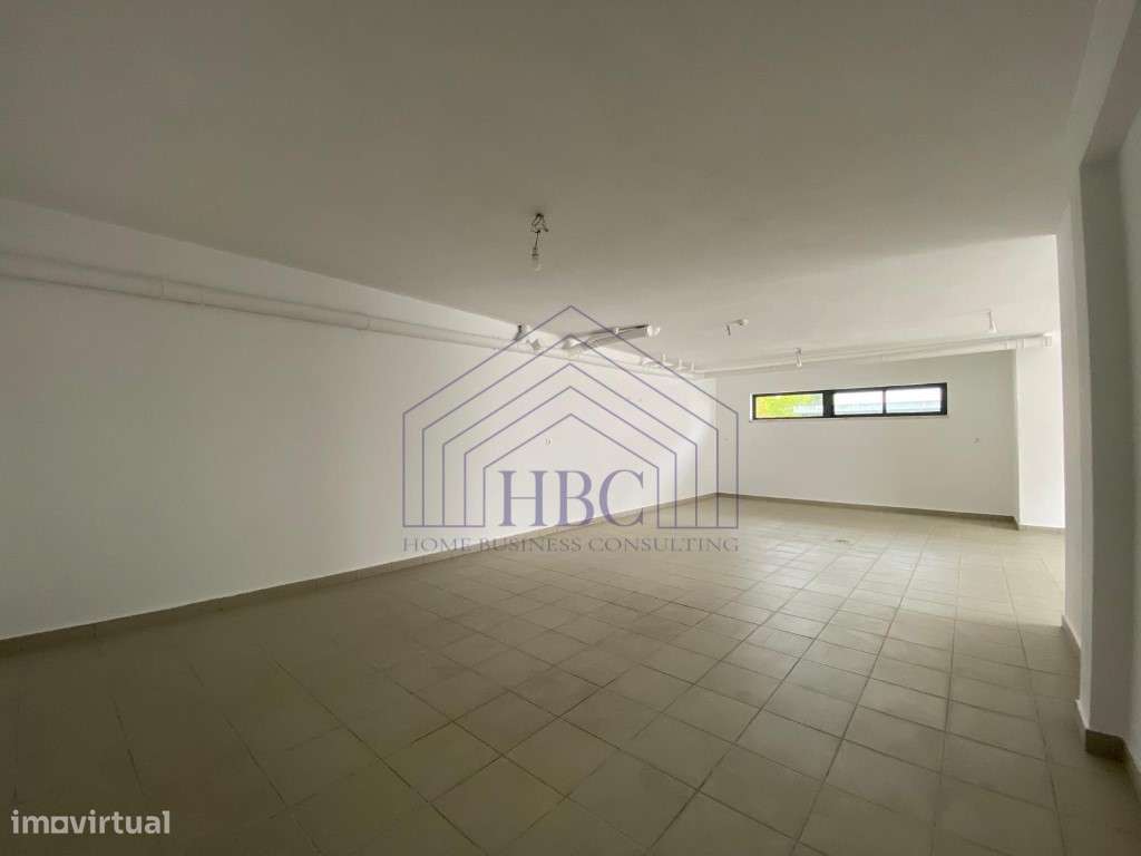 Moradia T5 Moderna e Remodelada no Feijó - Espaço, Conforto e Exclu...-57