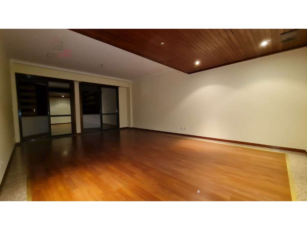 T3 duplex para arrendar em condomínio fechado no Parque das Nações - Grande imagem: 5/28