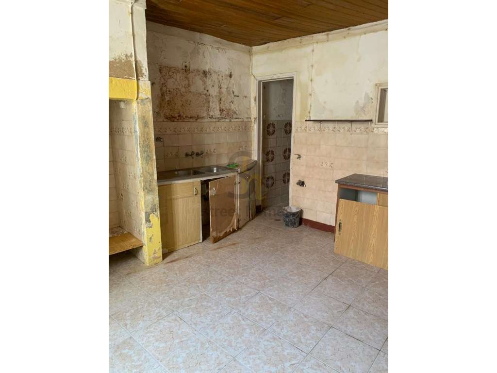 Prédio com dois pisos independentes para recuperação total-15