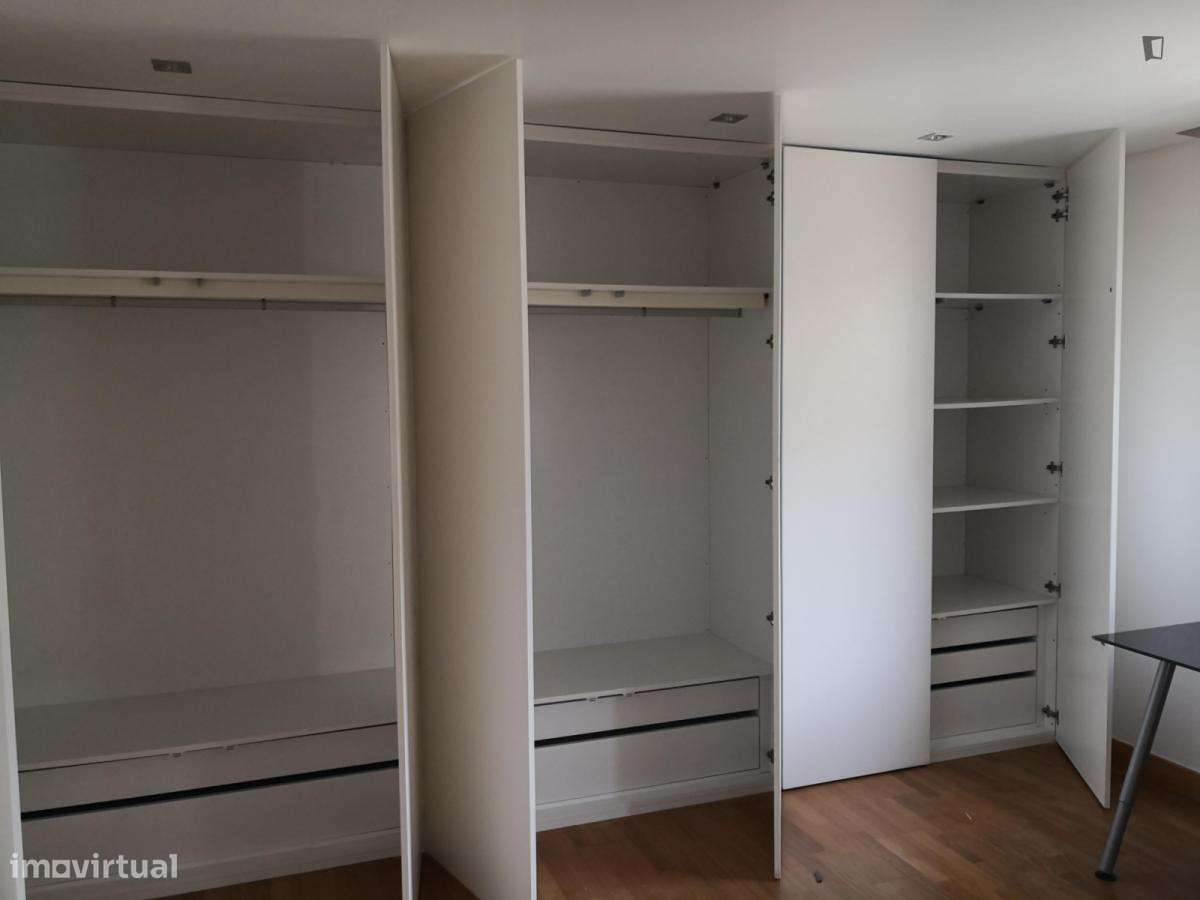 Quarto - localizado em São Mamede de Infesta Porto - Grande imagem: 5/6