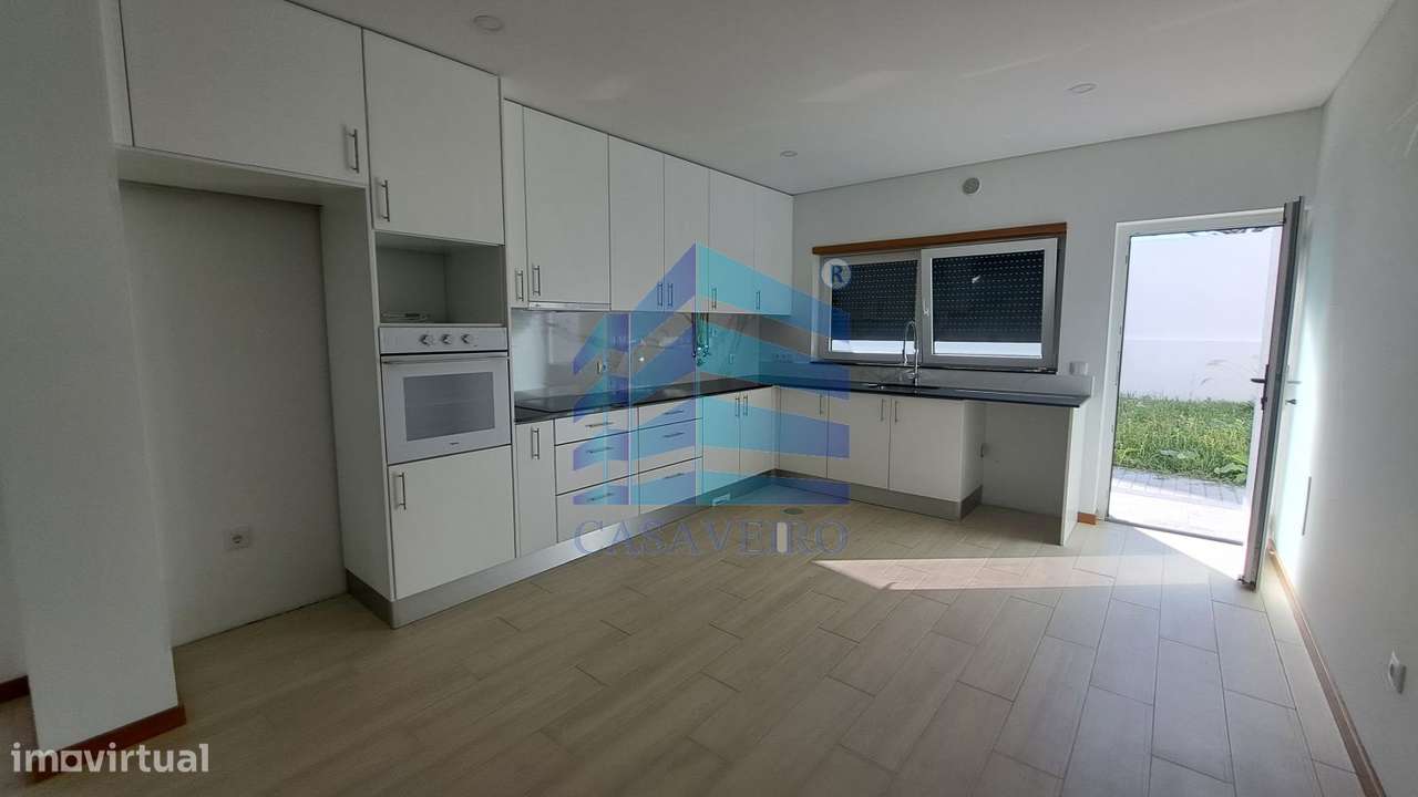 Moradia T3 Geminada  com garagem-1