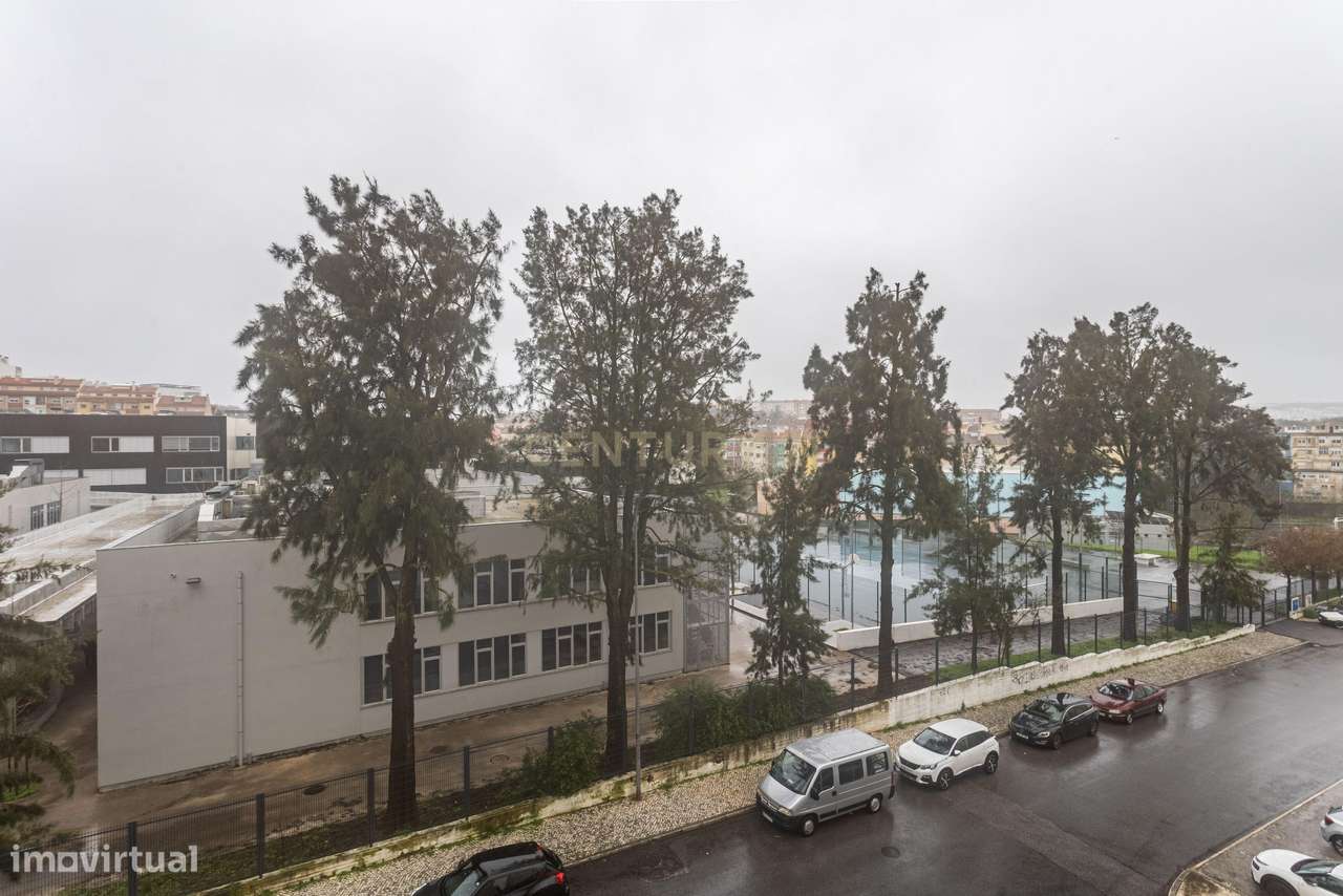 Apartamento T2 em Venteira, Amadora - Oportunidade Única!-17