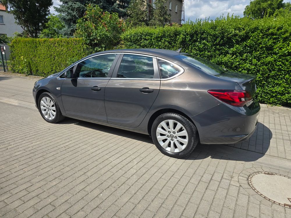 Opel Astra J 1.6 CDTI DPF ecoFLEX Start/Stop Exklusiv 2014