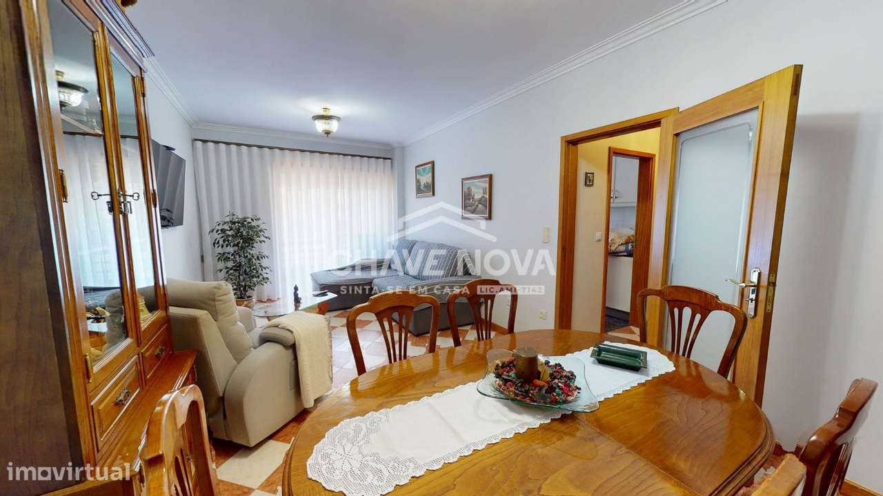 Apartamento T2 c/ Lugar de Garagem em Santa Marinha (Candal) - Grande imagem: 4/23